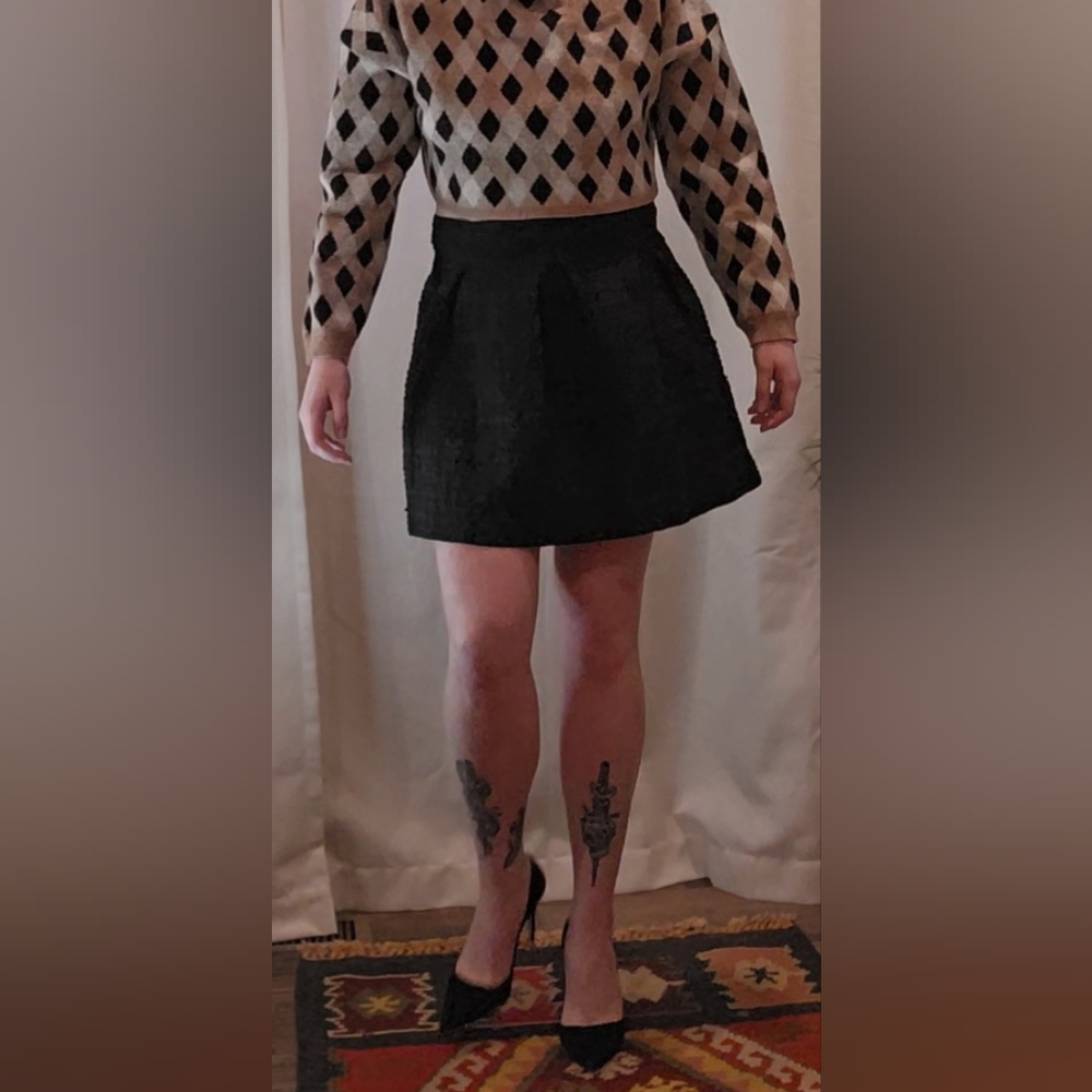 Stretchy black skirt